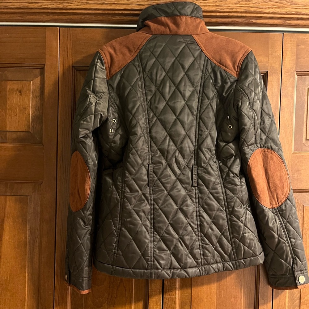 Vince Camuto Olive Green Quilted Jacket with Brown Trim - Picture 4 of 4